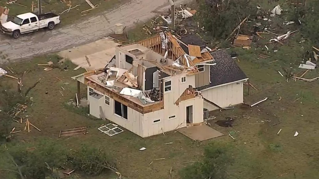 Runaway Bay Tornado (EF2)